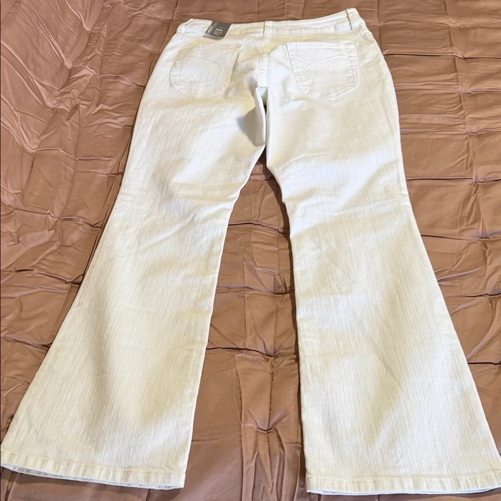 Chico's White Platinum Denim Charm Jean - size .5 Short (or size 6) *** NWT *** - Picture 4 of 10